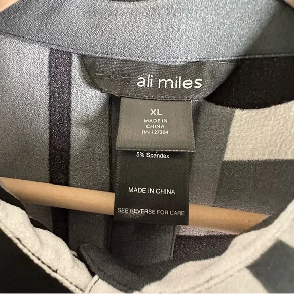 Ali Miles Women’s Black, White, and Gray Abstract Button-Up Shirt Size XL - Picture 3 of 8